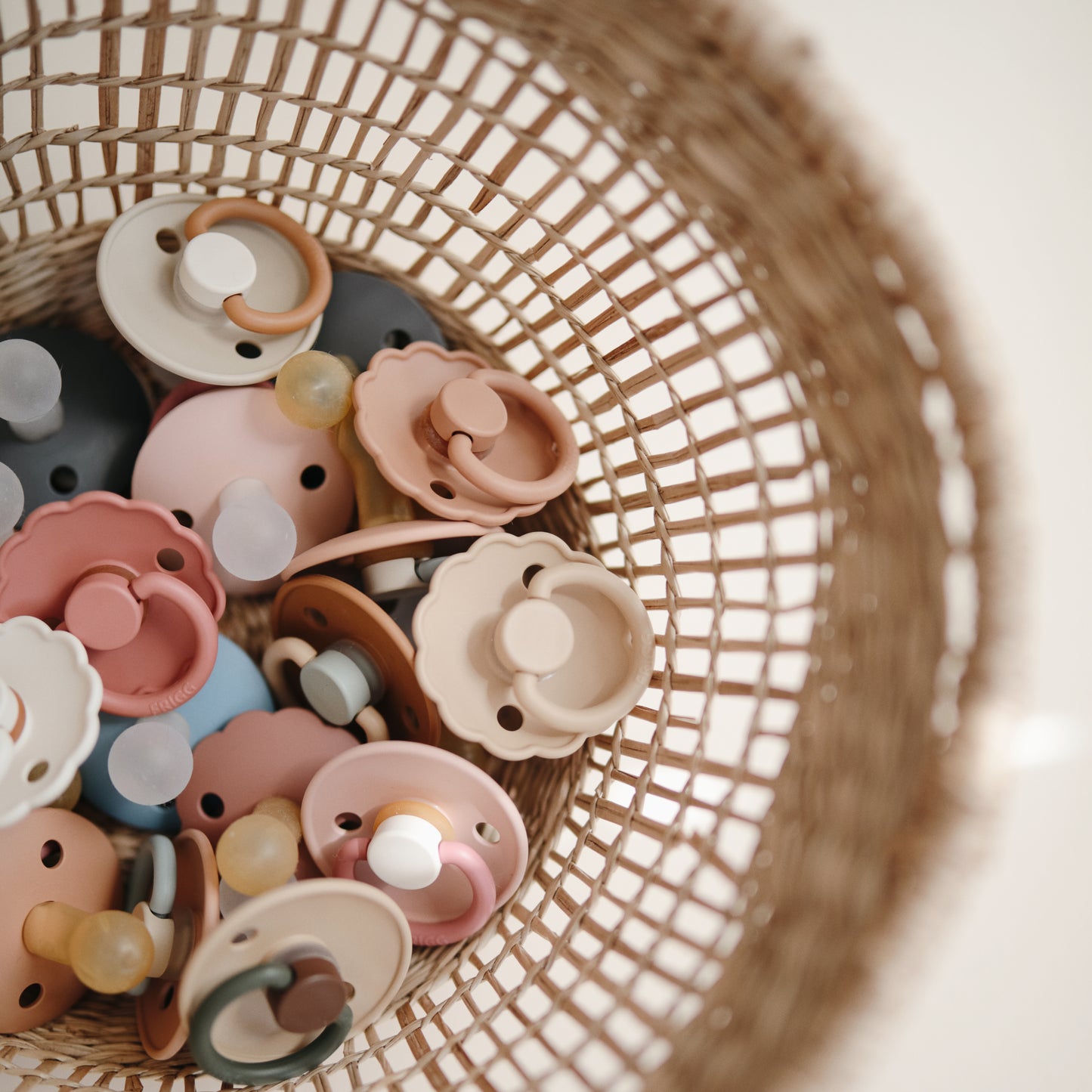 FRIGG Daisy Natural Rubber Pacifier | Colorblock (Desert)